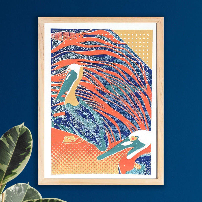 Sérigraphie artisanale « Pélican » – tirage d’art 4 couleurs dont jaune pailleté, imprimé à la main en France, œuvre inspirée de la mer pour décoration murale moderne